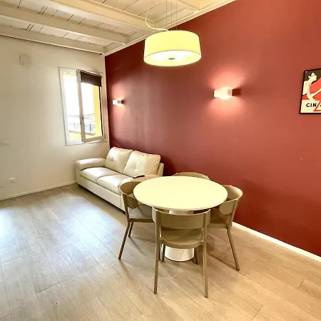 Διαμέρισμα Elegant One-bedroom With Private Terrace- Steps From Basilica Del Santo *