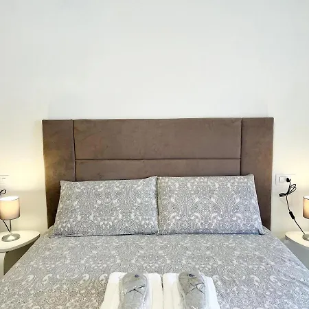Elegant One-bedroom With Private Terrace- Steps From Basilica Del Santo * Πάδοβα