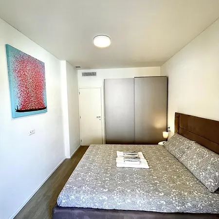 Elegant One-bedroom With Private Terrace- Steps From Basilica Del Santo * Πάδοβα