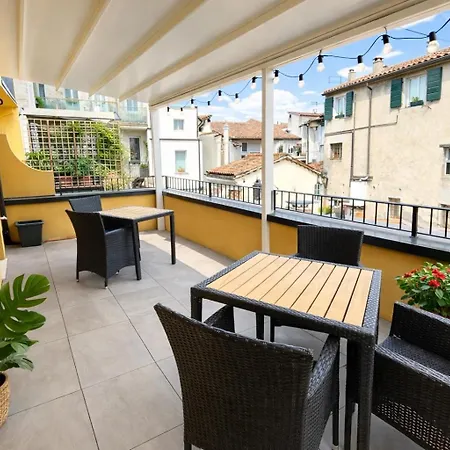 Elegant One-bedroom With Private Terrace- Steps From Basilica Del Santo *
