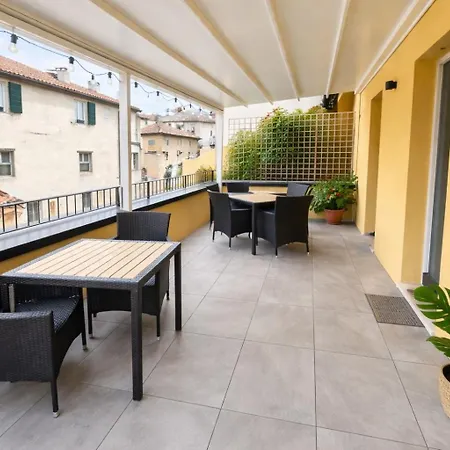 Elegant One-bedroom With Private Terrace- Steps From Basilica Del Santo Διαμέρισμα
